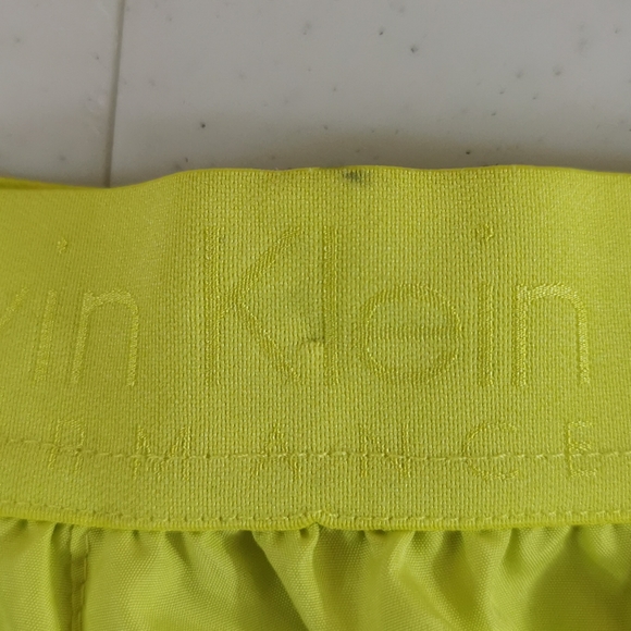 CALVIN KLEIN WOMEN'S ATHLETIC PERFORMANCE SHORTS - Picture 9 of 9